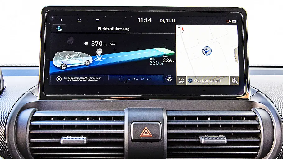 Blick auf das Infotainmentsystem des Hyundai Inster.