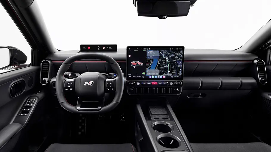 Hyundai Ioniq 3 (2026) Blick auf die Armaturen im Innenraum des Hyundai Ioniq 3 (2026).