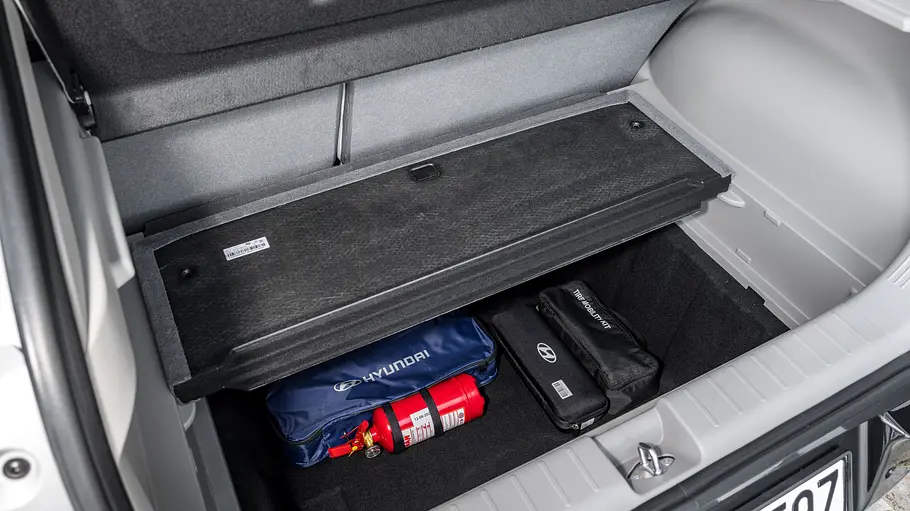 Der variable Ladeboden im Kofferraum des Hyundai Ioniq 3