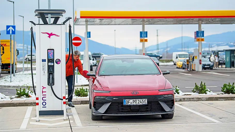 Hyundai Ioniq 6 Facelift Blick von vorne auf das Hyundai Ioniq 6 Facelift (2025).