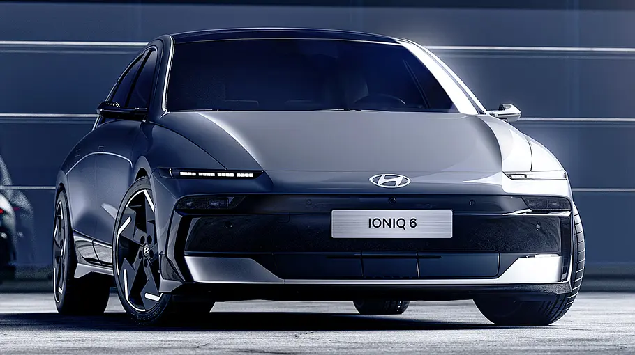 Das Hyundai Ioniq 6 Facelift (2025), statisch von vorne fotografiert.