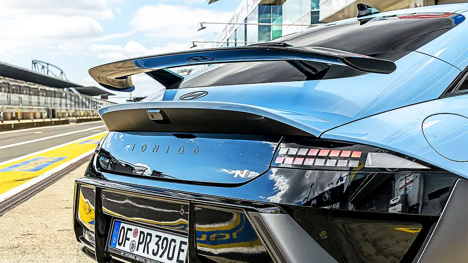 Hyundai Ioniq 6 N (2026) Detailansicht auf die Heckpartie des Hyundai Ioniq 6 N (2026).
