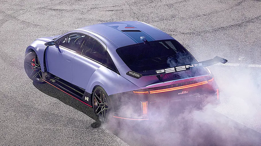 Das Hyundai RN22e Concept (2022) mit durchdrehenden Rädern.