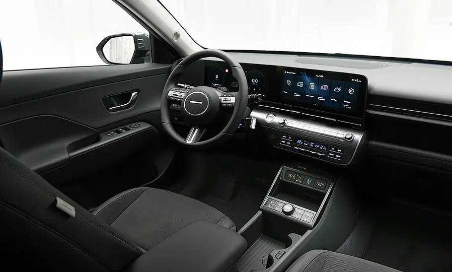 Cockpit des Hyundai Kona (2023).