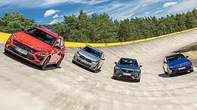 Hyundai Kona N/BWW X2 M 35i/Cupra Formentor VZ/VW T-Roc R - Foto: Frank Ratering