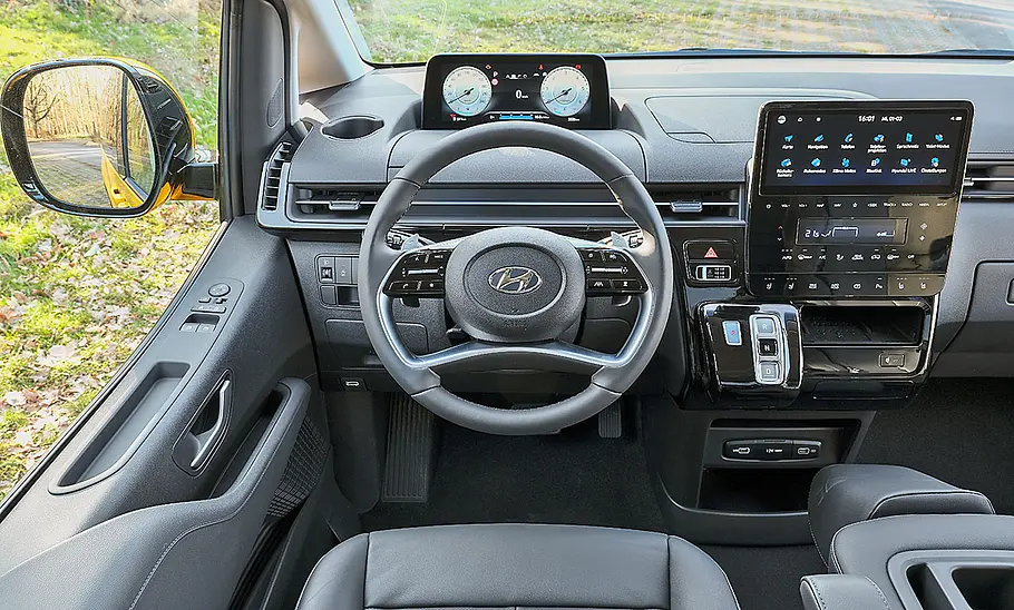Hyundai Staria (2023)