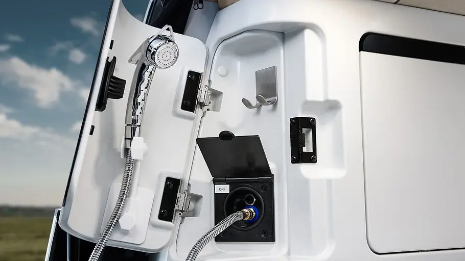 Die Heckdusche des Hyundai Staria Camper-Concept im Detail.