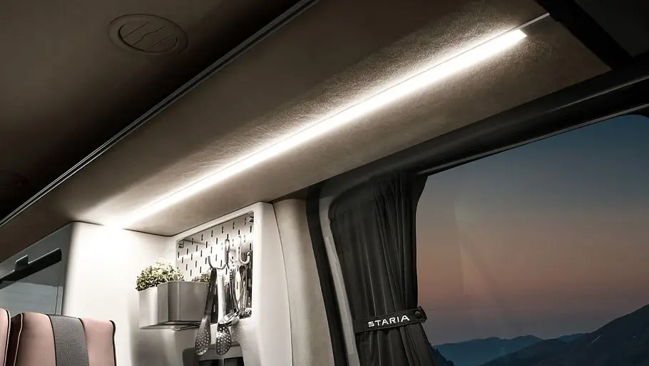 Die Innenraumbeleuchtung des Hyundai Staria Camper-Concept im Detail.