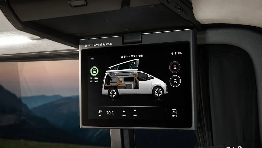 Das Bedienpanel im Innenraum des Hyundai Staria Camper-Concept im Detail.