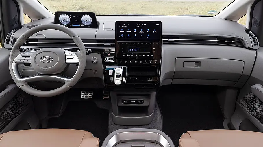 Das Cockpit des Hyundai Staria (2021).