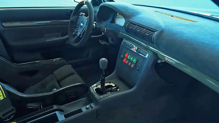 Der Innenraum der Audi RS 4 Limo 2.0