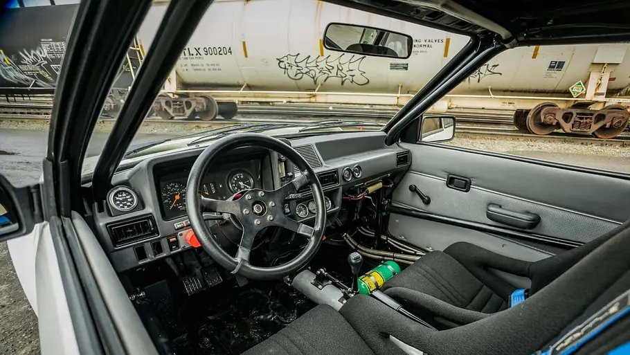 Das Cockpit des Ford RS1700T. 