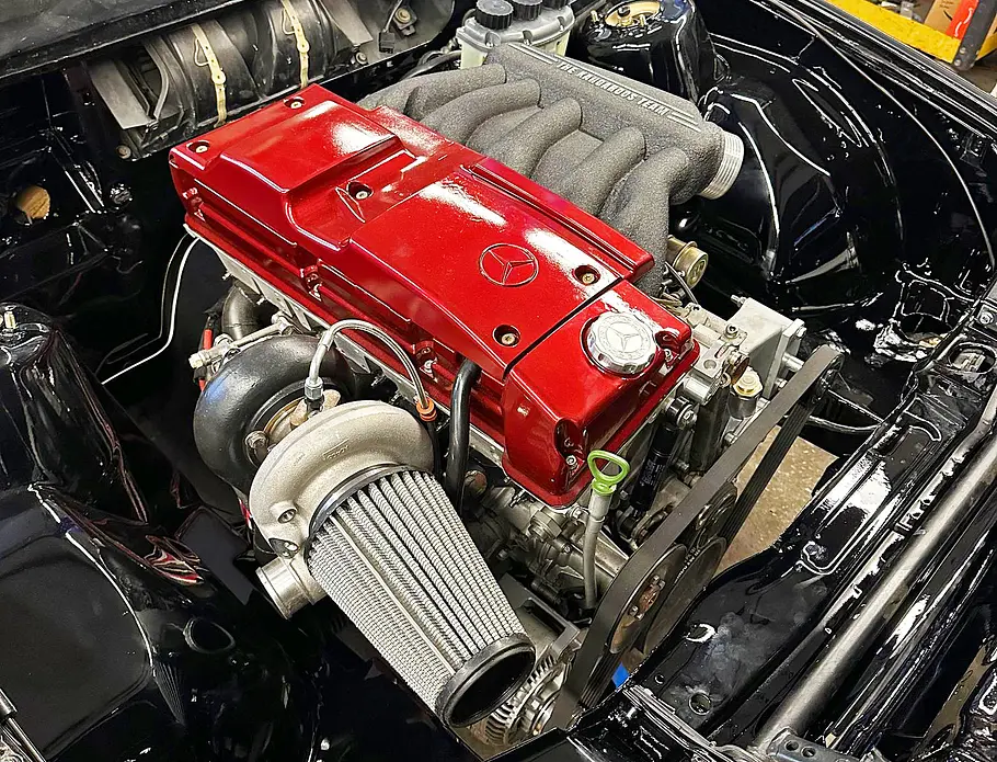 Der Motor des BMW 325i
