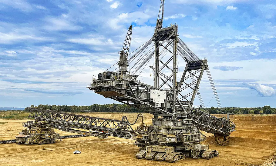 Das größte Landfahrzeug der Welt: Braunkohle-Bagger 293
