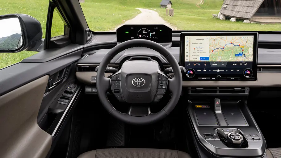 Das Cockpit im Toyota bZ4X Touring AWD.