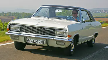 Das Opel Diplomat V8 Coupé fahrend von vorne - Foto: AUTO ZEITUNG