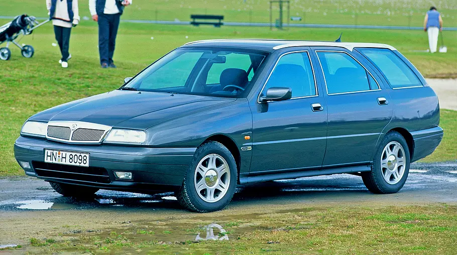 Der Lancia Kappa SW stehend von vorne