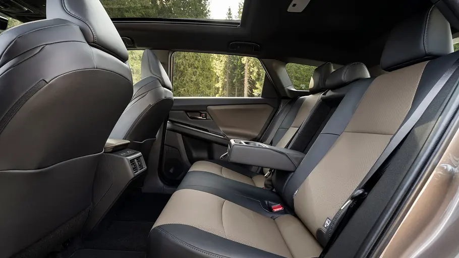 Die Rückbank des Toyota bZ4X Touring AWD.