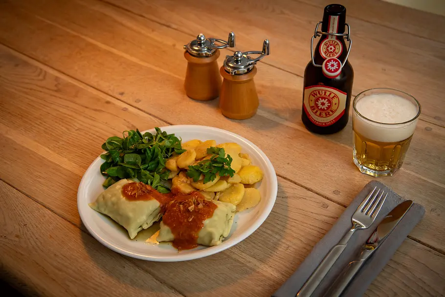 Schwäbischer Küchenklassiker: Maultaschen mit Kartoffelsalat sind das Seelenfutter Baden-Württembergs.