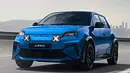 Die Alpine A290 (2024) fahrend von schräg vorne fotografiert. - Foto: Alpine