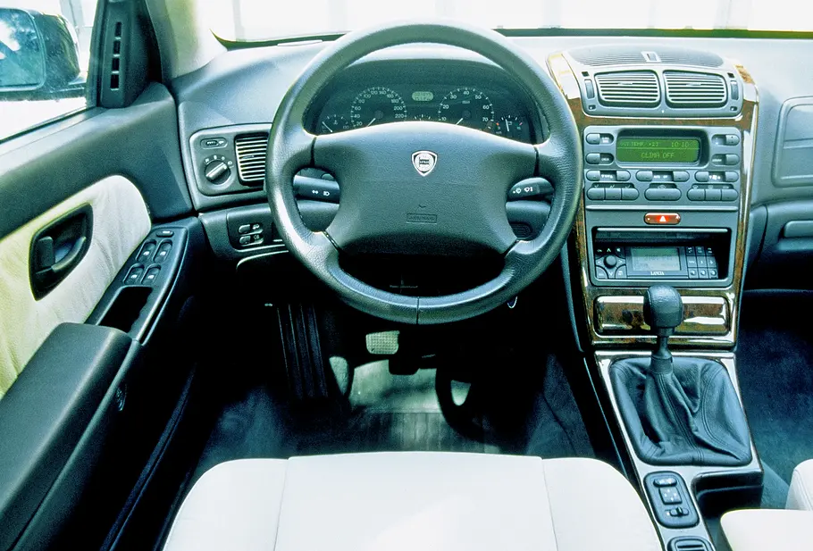 Das Cockpit des Lancia Kappa SW