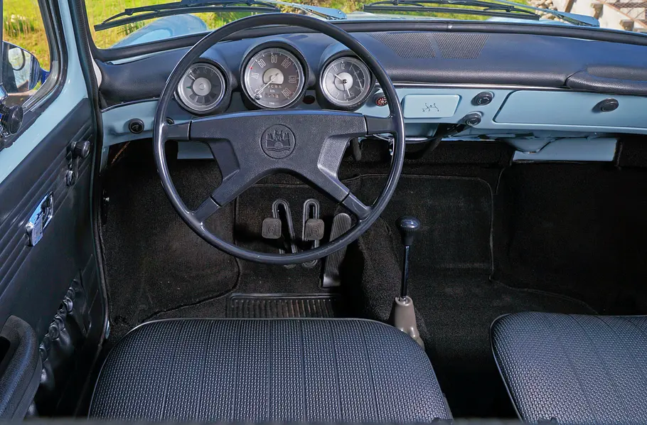 Das Cockpit des VW 1600 TL
