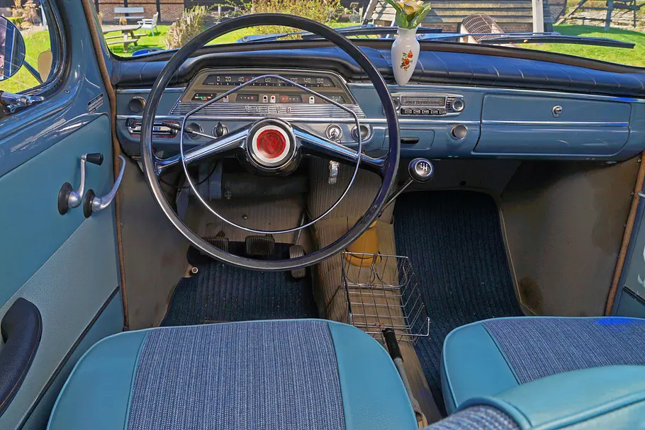 Das Cockpit des Volvo PV 544