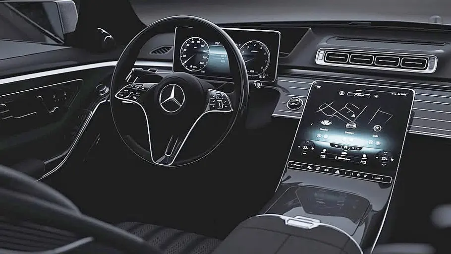 Das Cockpit des Mercedes S-Klasse (W140) Restomod