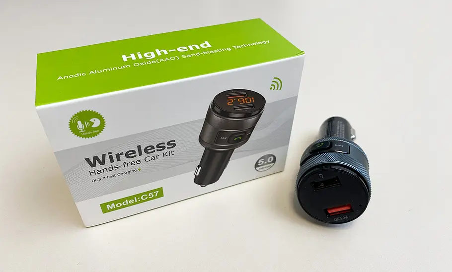 ZeaLife C57 Wireless Handsfree Car Kit mit Packung von vorne fotografiert.