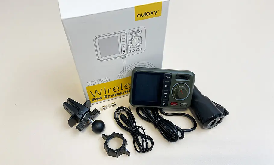 Nulaxy KM28 mit Packung von vorne fotografiert.