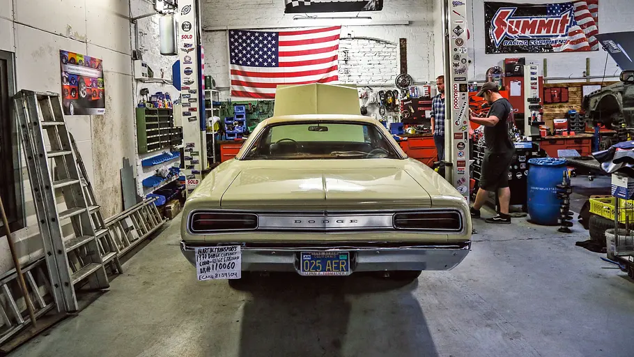 Import von US-Cars Dodge Coronet statisch von hinten fotografiert.