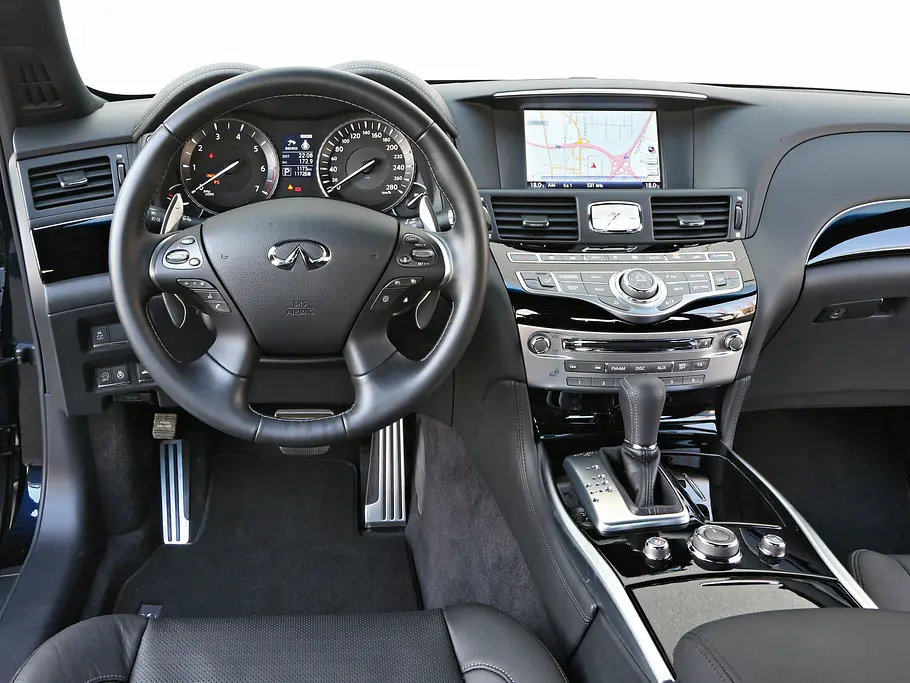Infiniti Q70 2.2d Oberklasse Limousine Test Innenraum Cockpit
