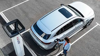 Ionity: Ladestationen-Netz für E-Autos - Foto: Ionity