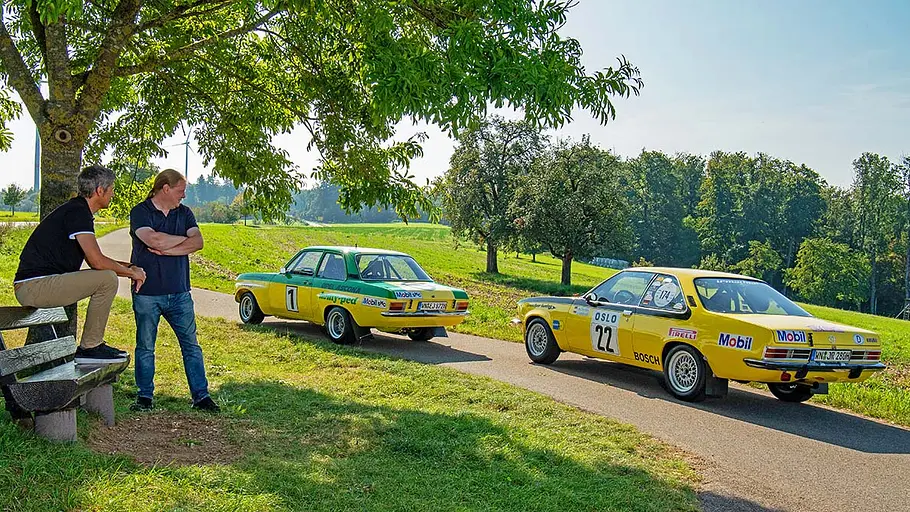 Irmscher Opel Ascona A und Commodore B GS/E stehend von hinten.
