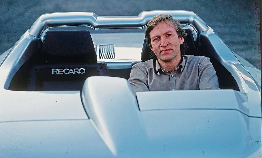 Isdera-Gründer Eberhard Schulz in einem Isdera.