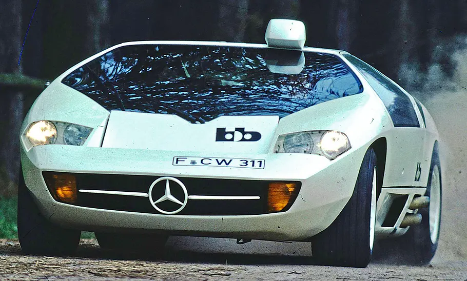 Der BB-Mercedes CW 311 fahrend von vorne.
