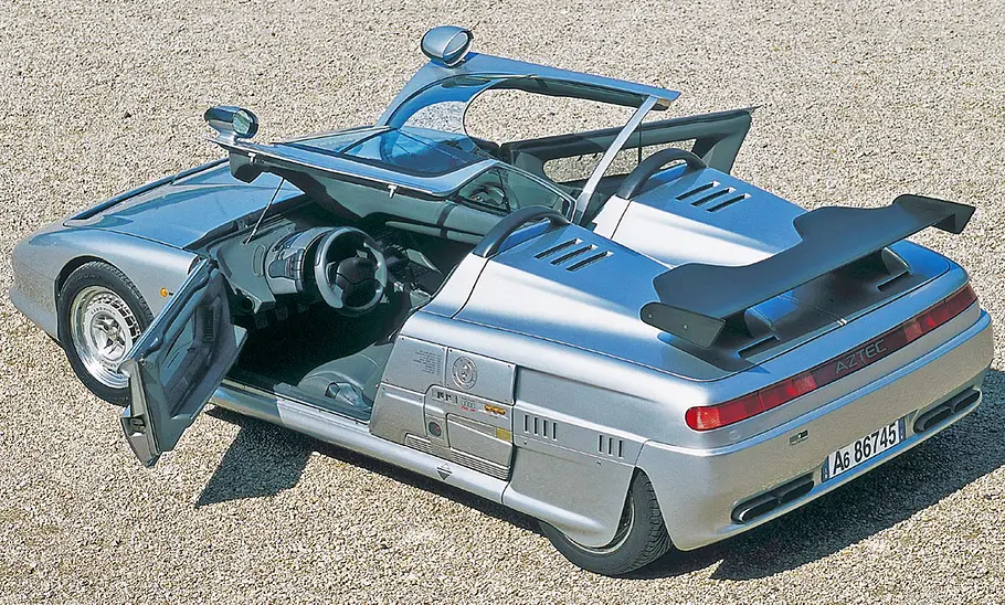 Italdesign Aztec Der Italdesign Aztec stehend von hinten mit offenen Türen