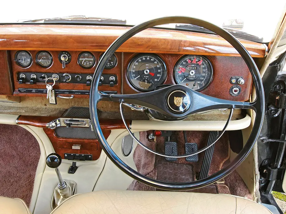 Jaguar S-Type 3.4 Fahrbericht Bilder Luxus-Limousine