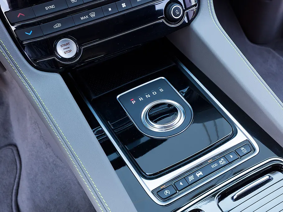 Jaguar F-Pace 30d (2016)