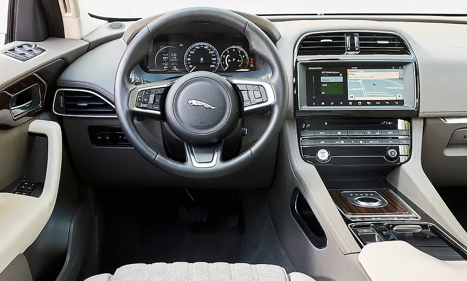 Jaguar F-Pace 25t AWD Jaguar F-Pace 25t AWD