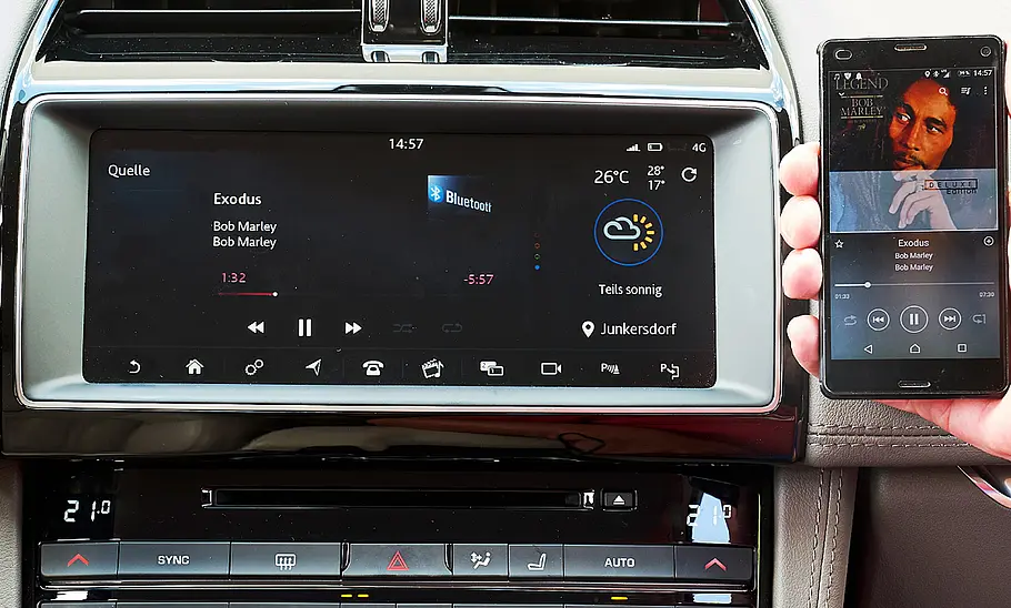 Jaguar F-Pace 25t AWD Jaguar F-Pace 25t AWD