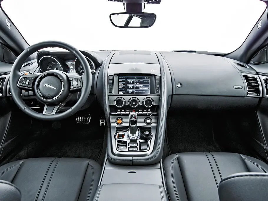 Jaguar F-Type Coupe Test Bilder technische Daten Cockpit
