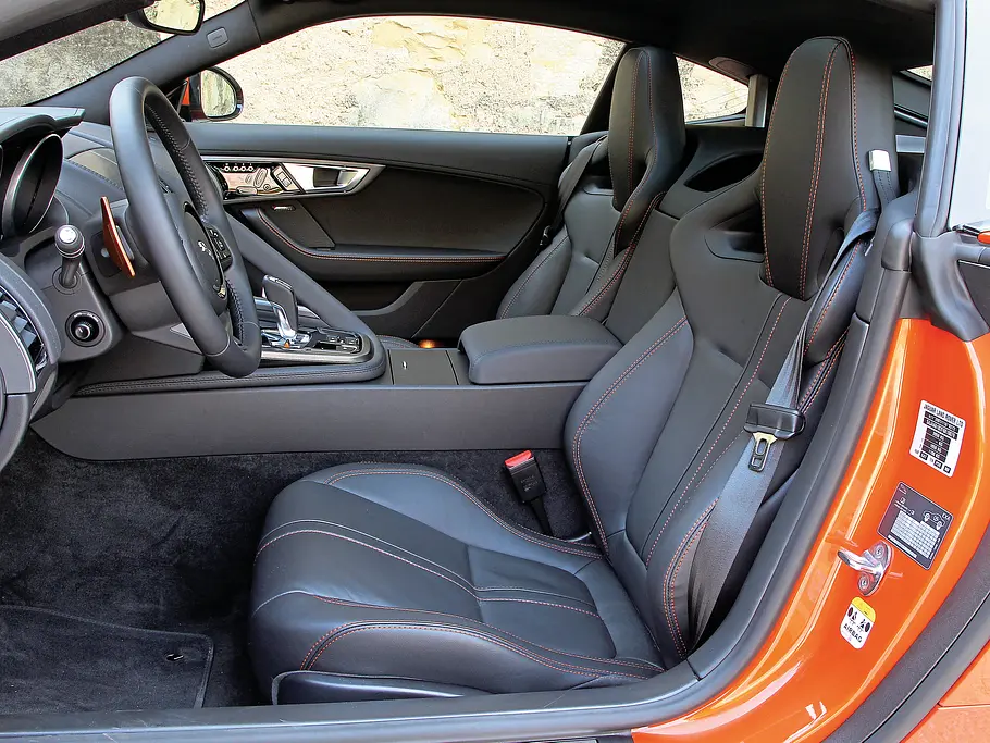 Vergleich: Porsche 911 Carrera vs. Jaguar F-Type S Coupé Jaguar F-Type S Coupé Vergleich Bilder technische Daten Sitze