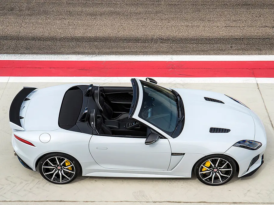 Erste Fahrt im neuen F-Type SVR