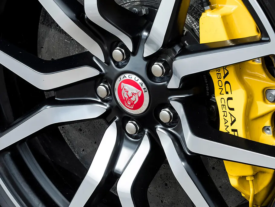 Erste Fahrt im neuen F-Type SVR