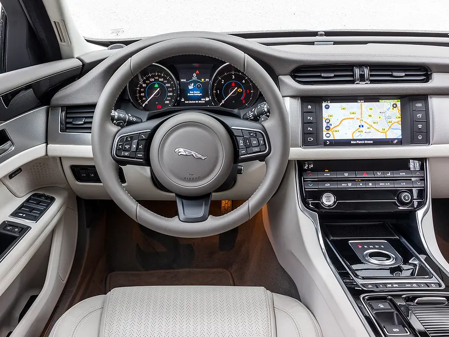Jaguar XF