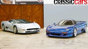 Jaguar XJ220 und Jaguar XJR-15 statisch von schräg vorne fotografiert. - Foto: Daniela Loof Jaguar XJ220 und Jaguar XJR-15 statisch von schräg vorne fotografiert. - Foto: Daniela Loof