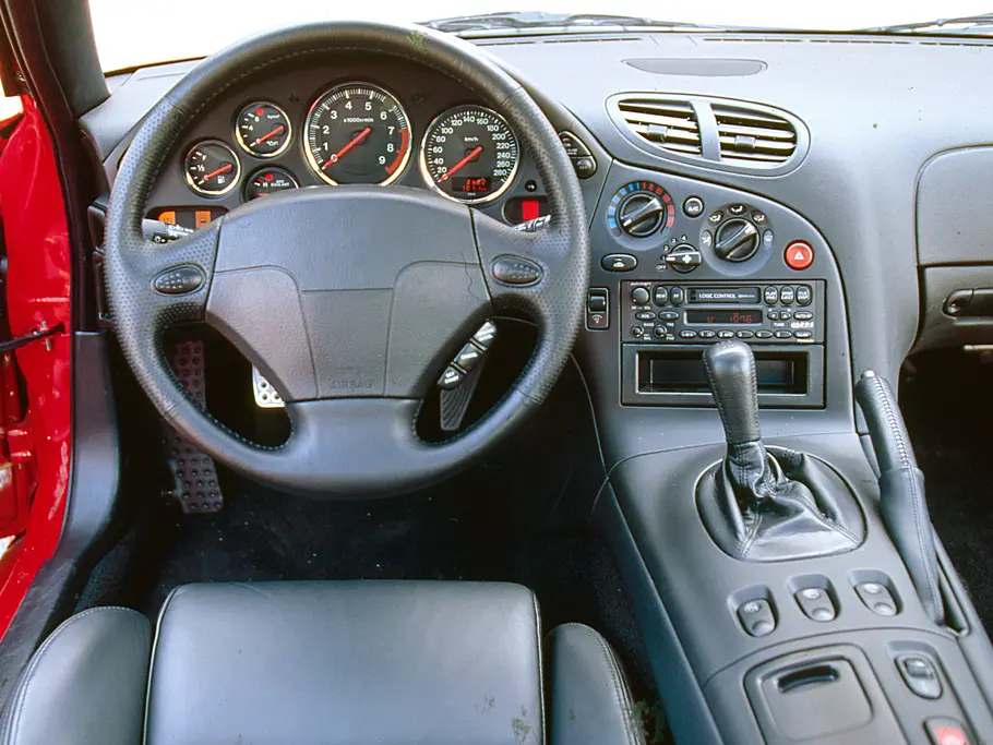 5 Japanische Kämpfer: Mazda RX-7 Turbo Japanische Sportwagen Mazda RX-7 Turbo Cockpit