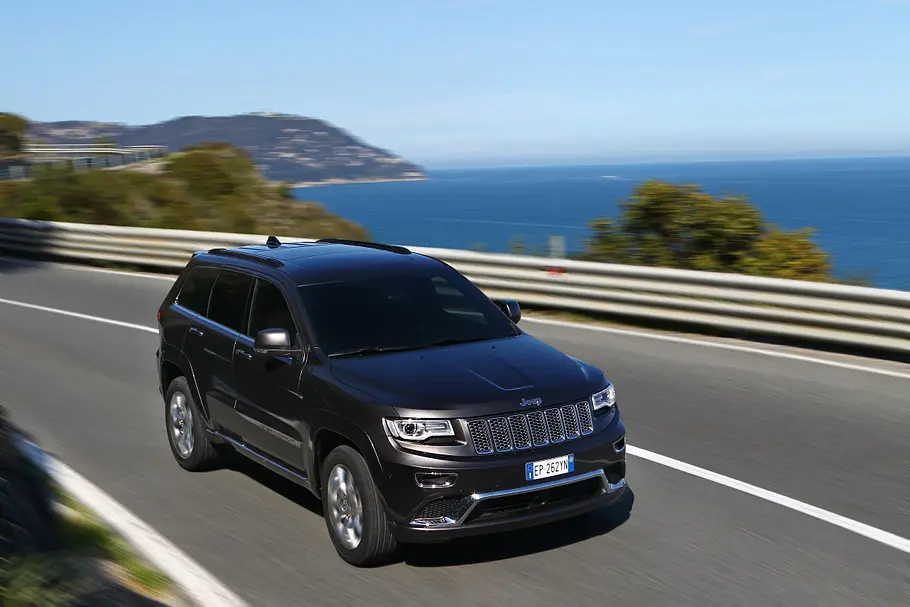 Jeep Grand Cherokee 3.0 V6 Multijet Jeep Grand Cherokee 3.0 V6 Multijet Test Bilder 2014 technische Daten Front LED-Tagfahrlichter