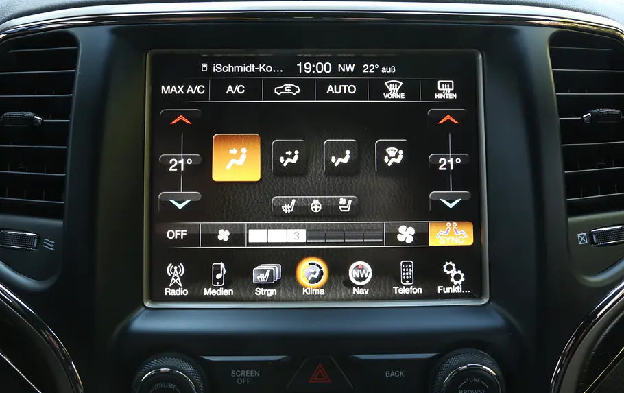 Jeep Grand Cherokee 3.0 V6 Multijet Jeep Grand Cherokee 3.0 V6 Multijet Test Bilder 2014 technische Daten Touchscreen